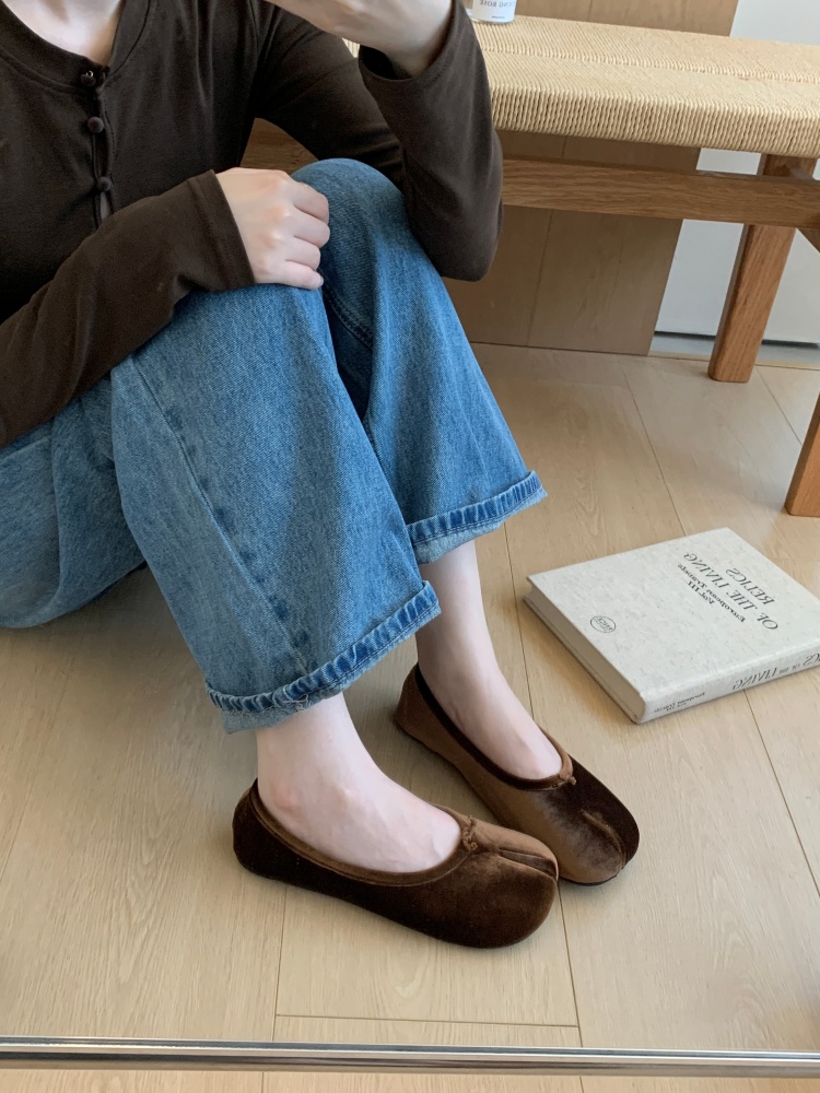 Vintage French Style Velvet Women's Low Top Shoes Fashion Split Toe Ballet Flats Slip On - Image 3